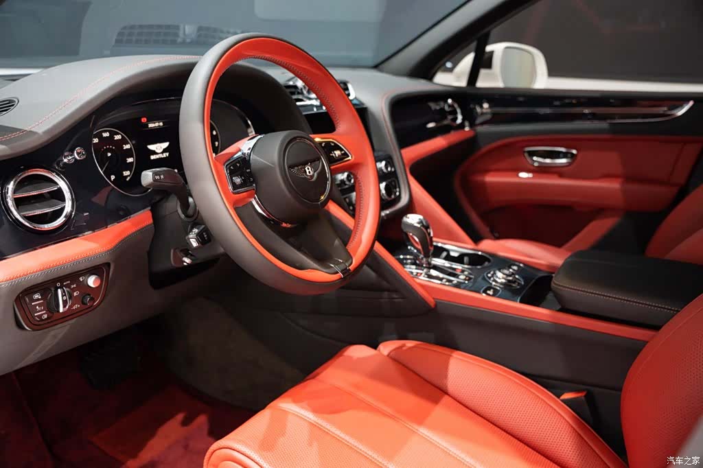Bentley Bentayga, 2023 9