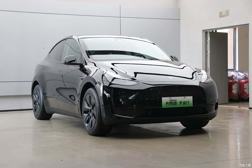 Tesla Model Y, 2024 30