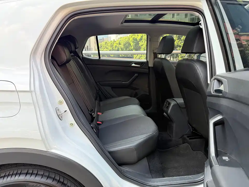 Volkswagen Exploring the shadow