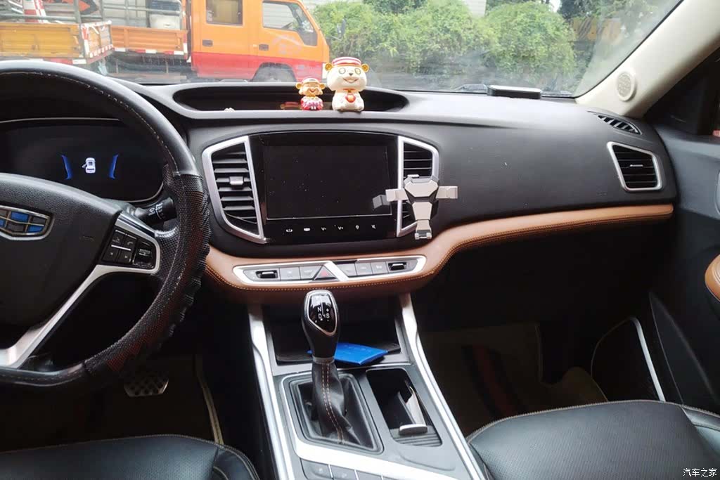 Geely X6, 2018 13