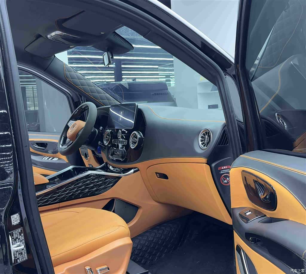 Mercedes-Benz 7, 2024 8