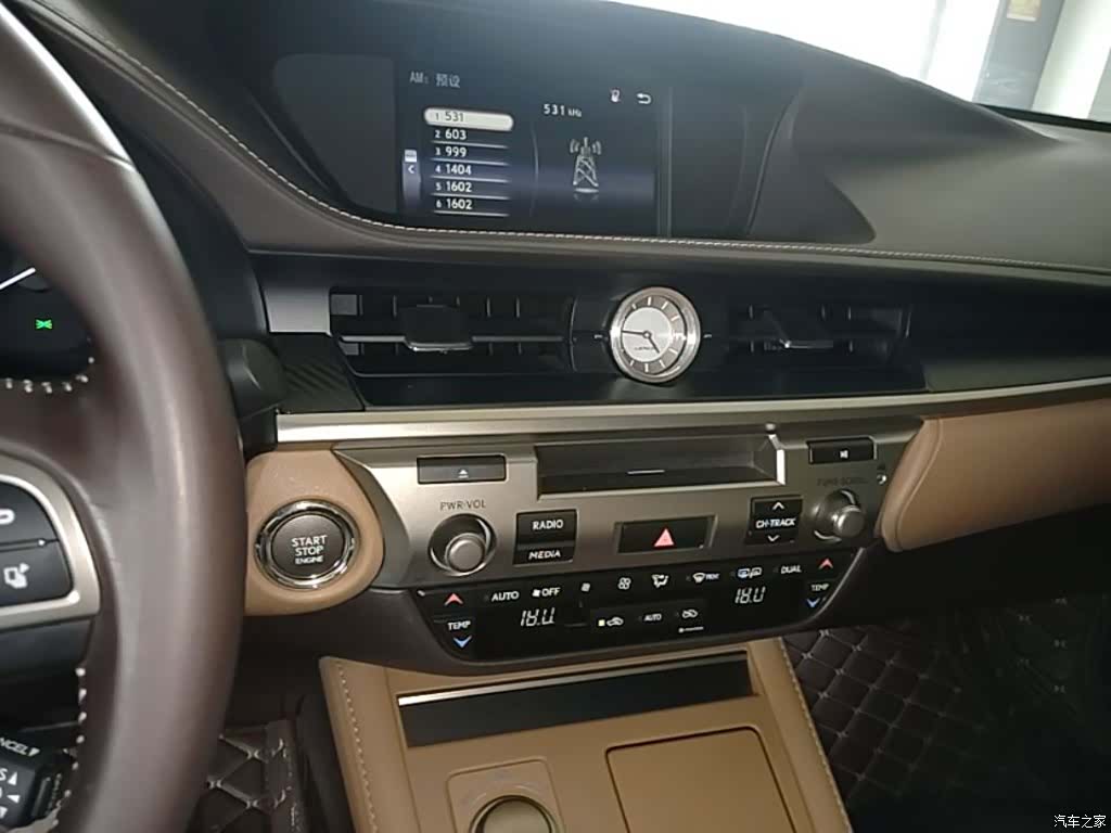 Lexus ES, 2017 13