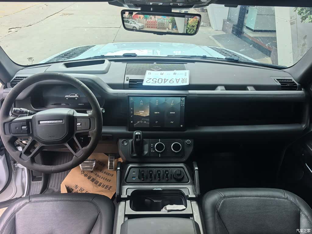 Land Rover Defender, 2023 7