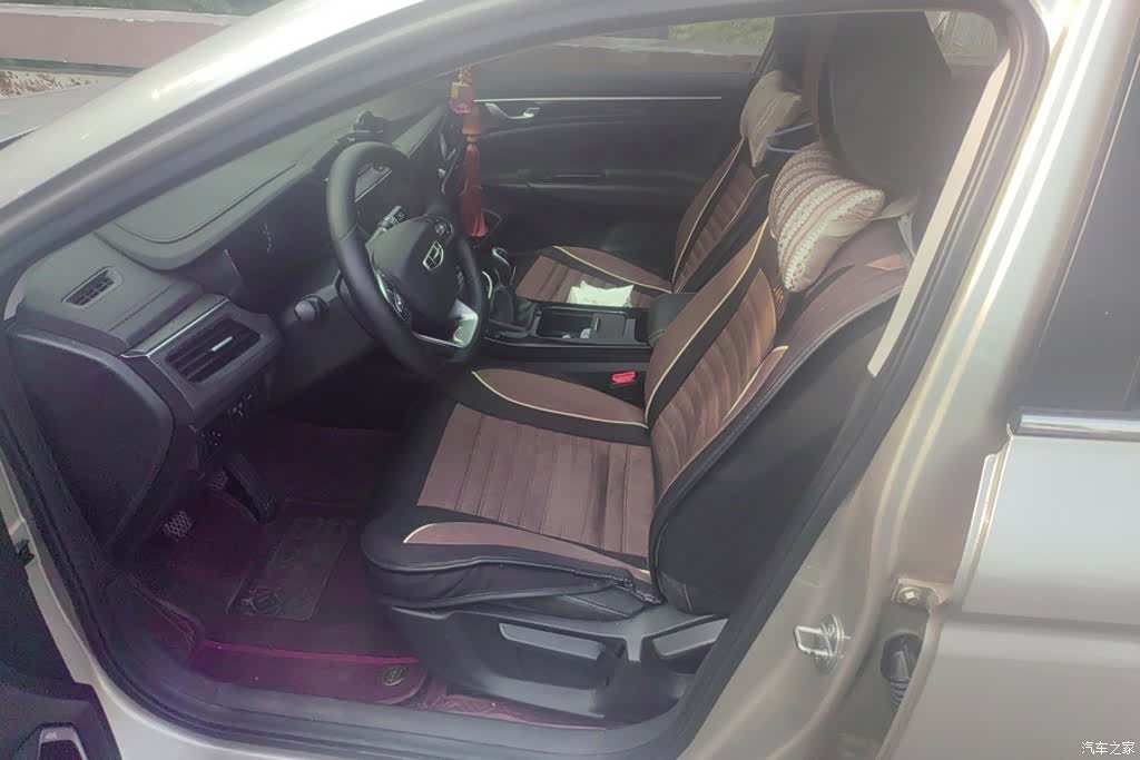 Geely Emgrand, 2021 9