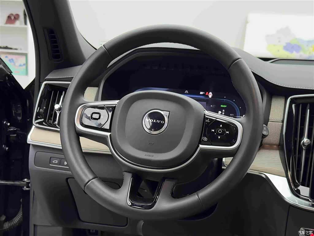 Volvo XC90, 2025 12
