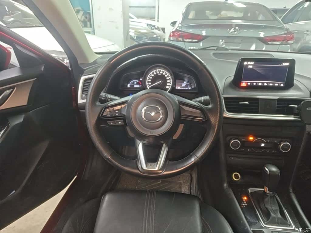Mazda Mazda3, 2018 11