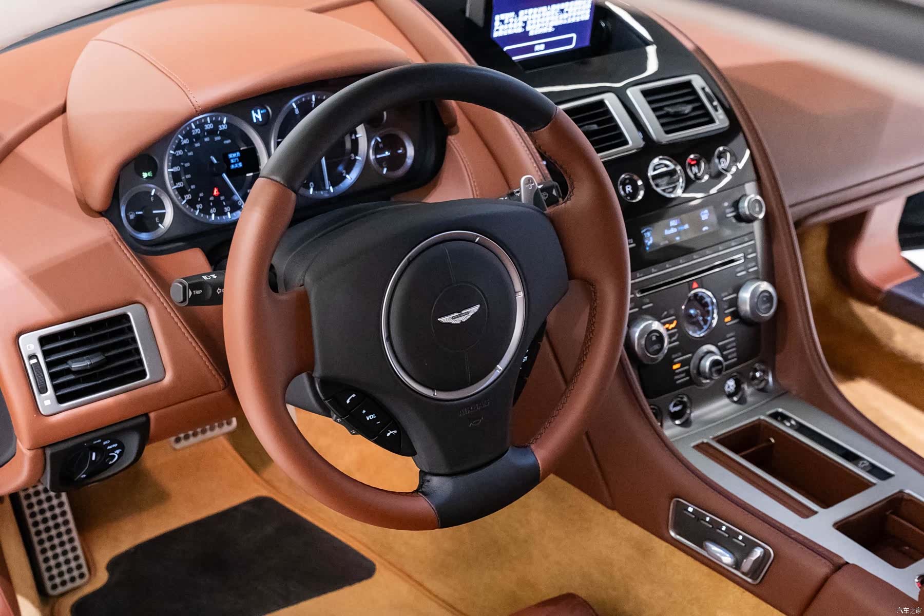 Aston Martin DB9, 2016 10