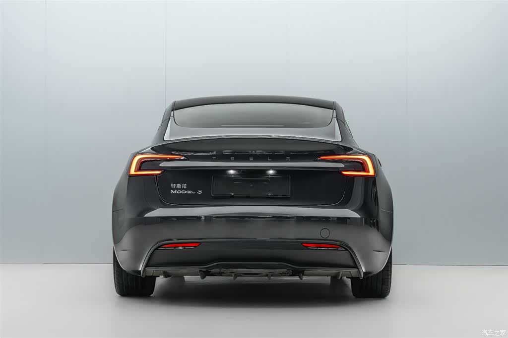 Tesla Model 3, 2025 6