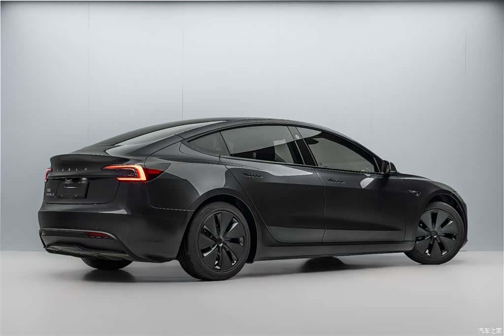 Tesla Model 3, 2025 7
