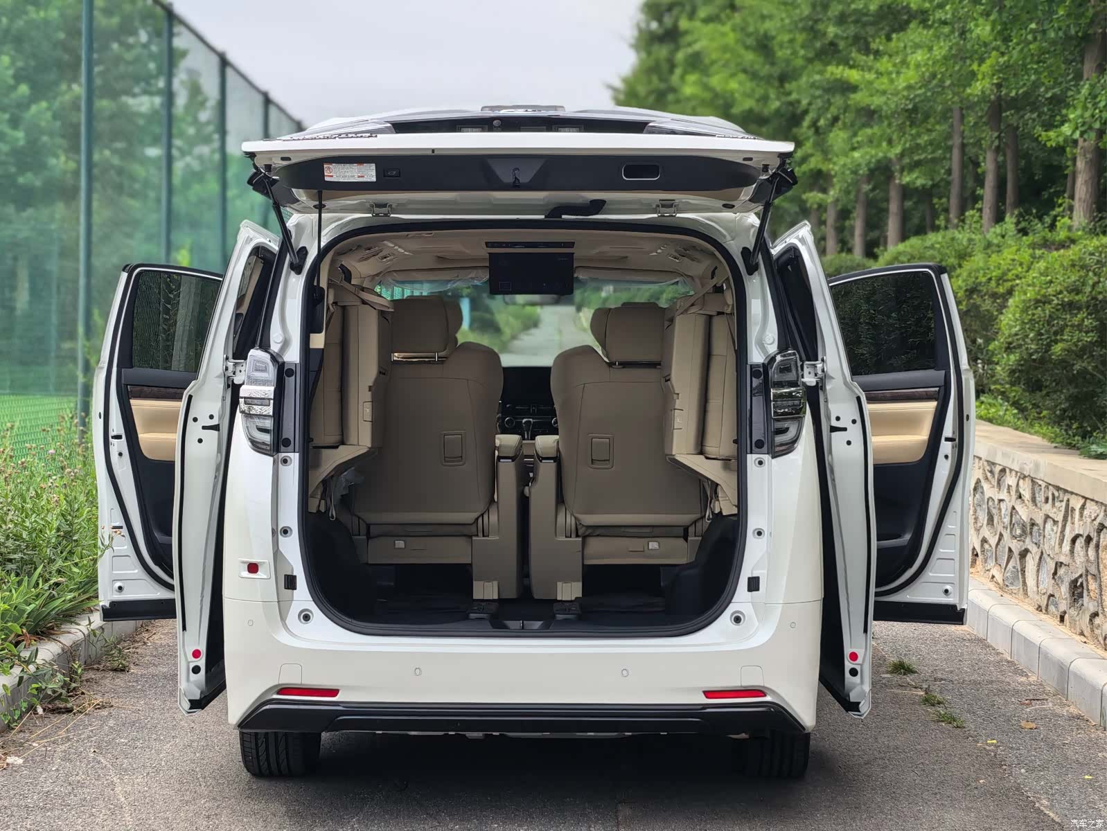 Toyota Vellfire, 2021 7