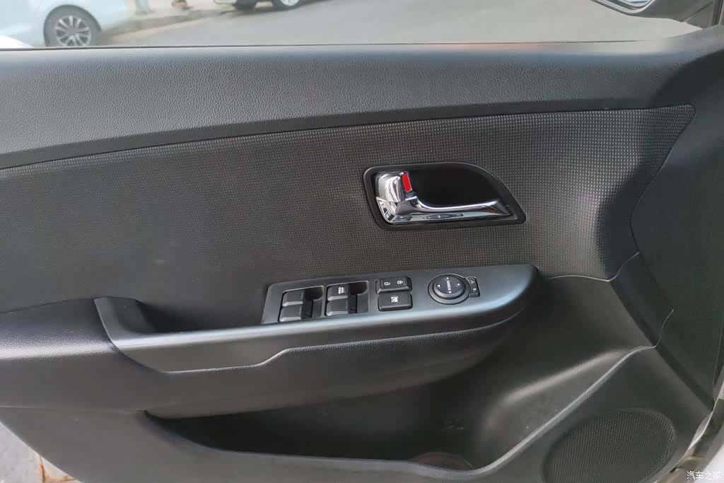 Kia K2, 2013 7