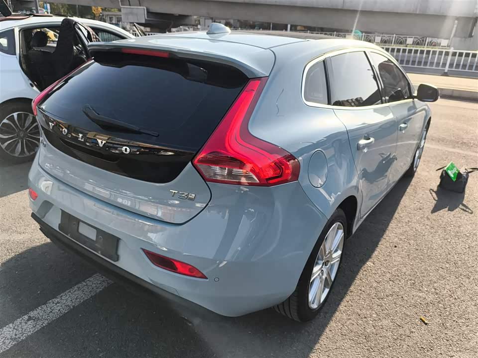 Volvo V40