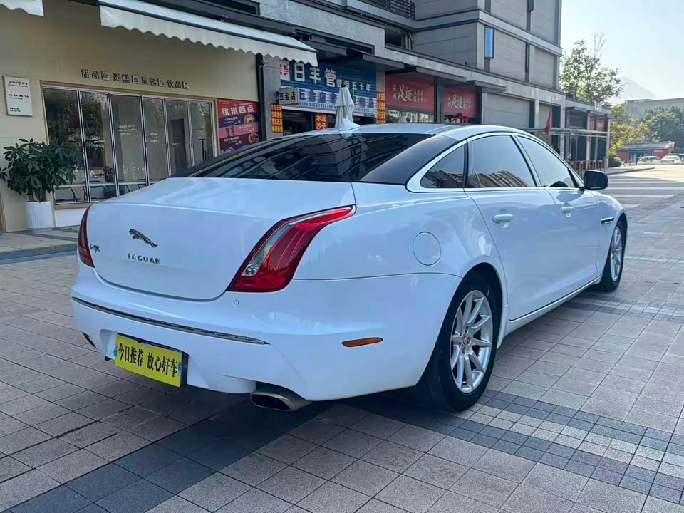 Jaguar XJ