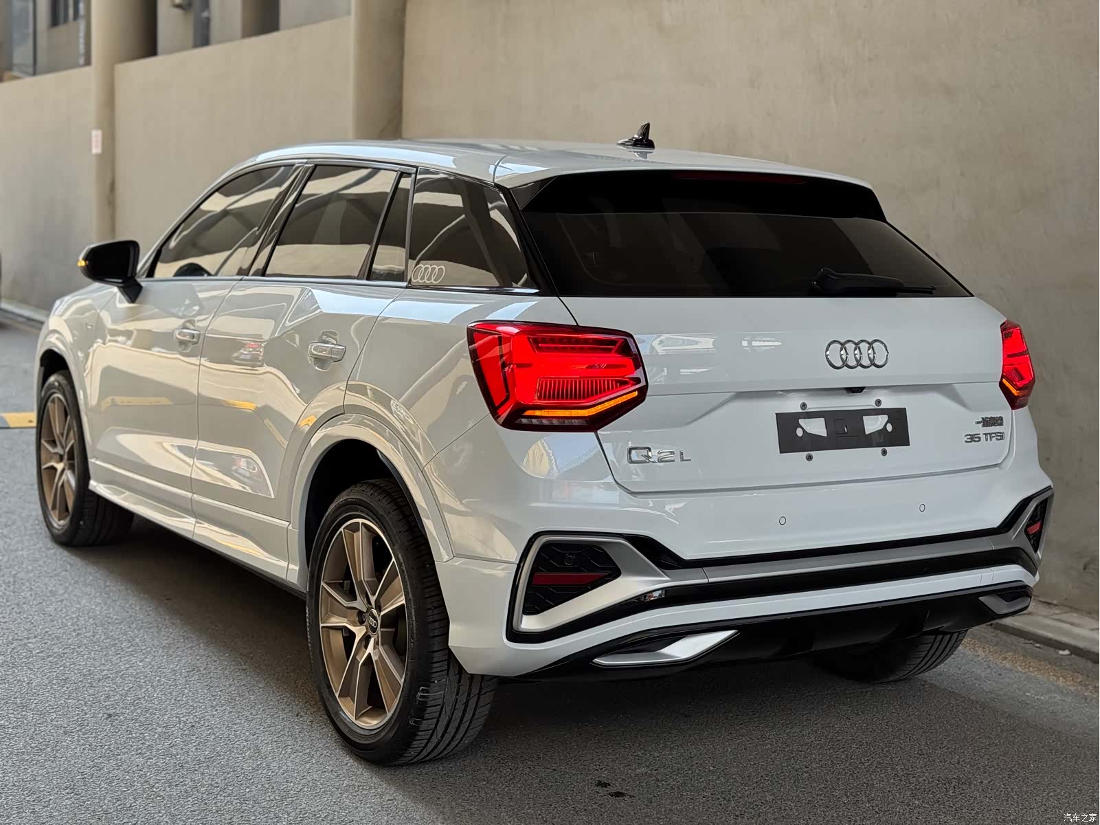 Audi Q2L, 2023 4