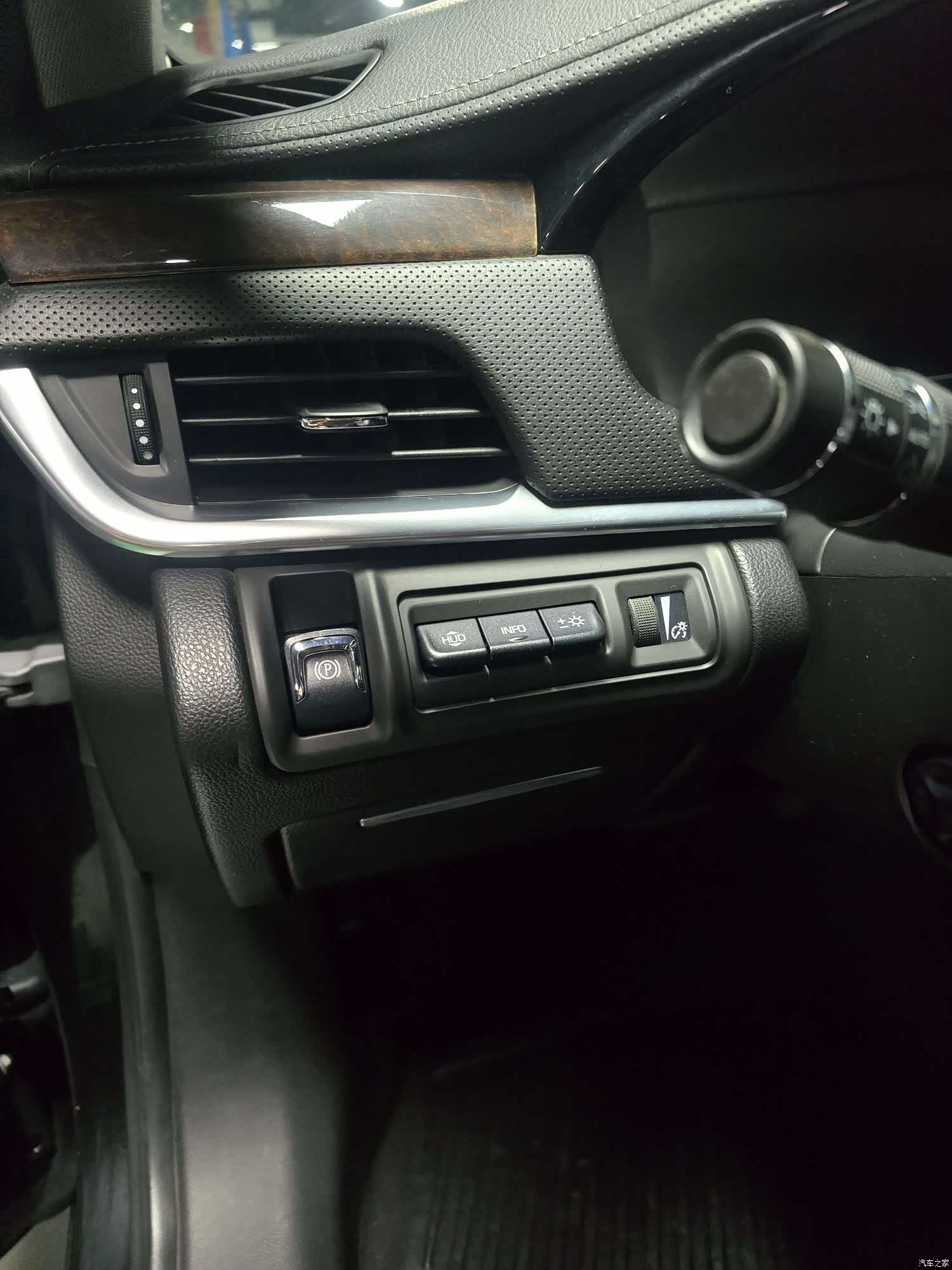 Cadillac XTS, 2013 11
