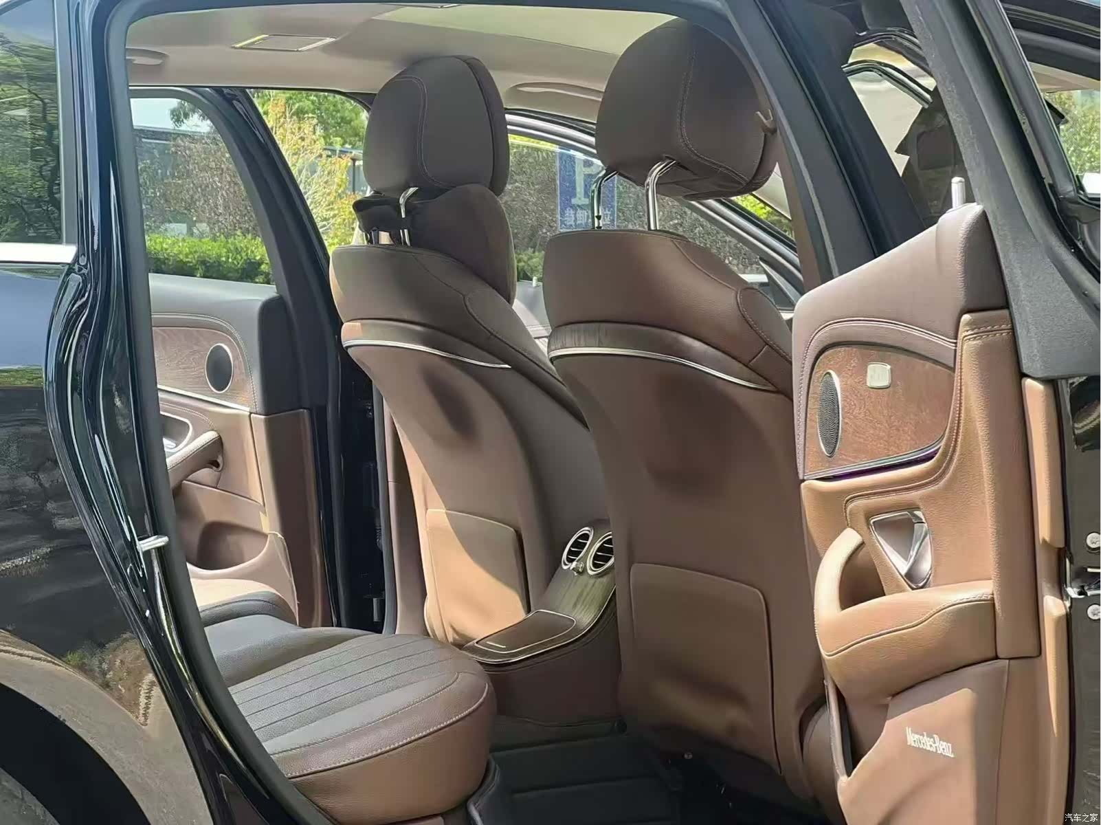 Mercedes-Benz E-Class, 2023 14