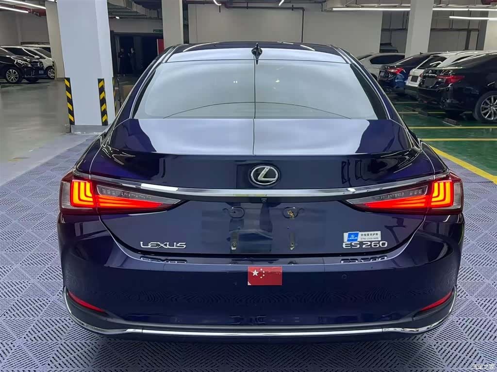 Lexus ES, 2019 все фото