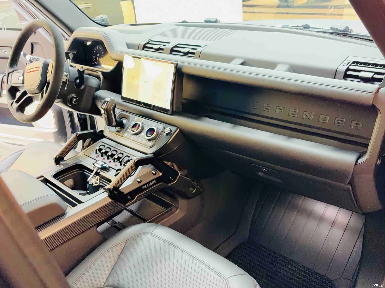 Land Rover Defender, 2023 16