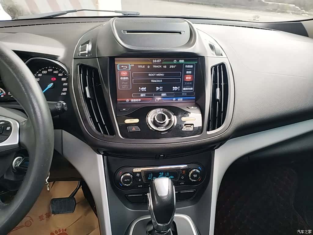 Ford Kuga, 2015 13