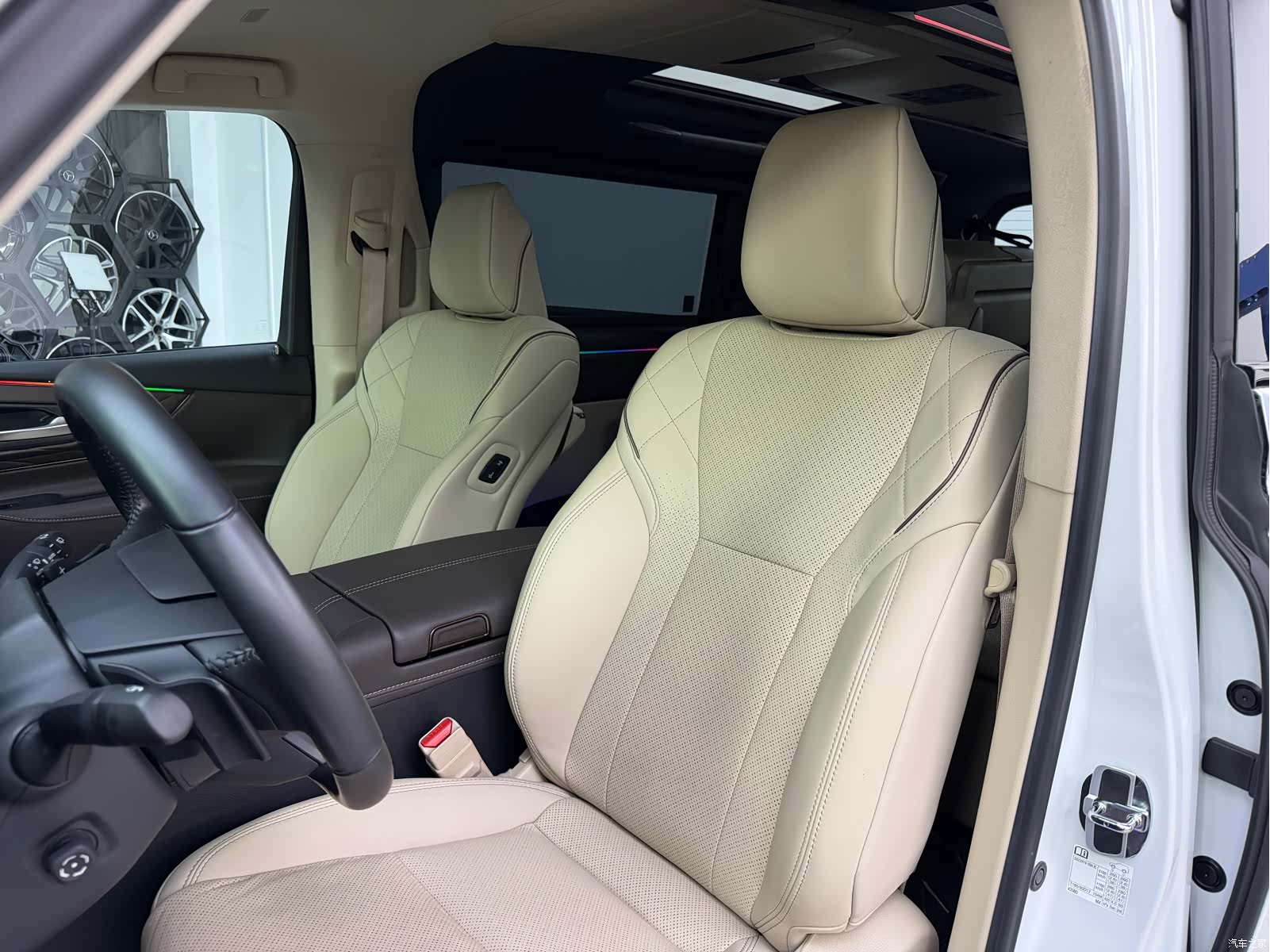 Toyota Alphard, 2024 27