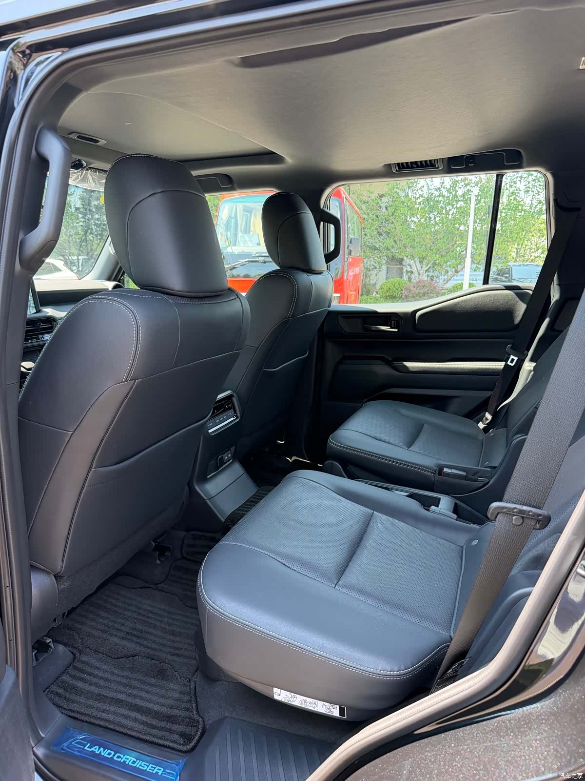 Toyota Prado, 2026 11