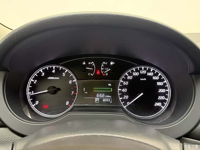 Nissan Tiida, 2017 10