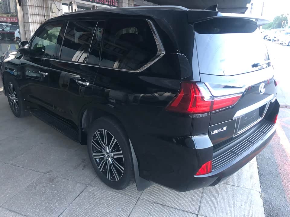 Lexus LX