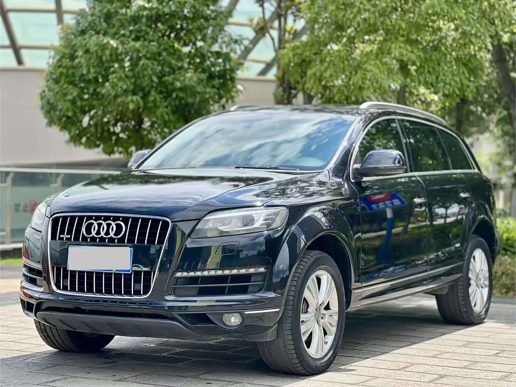 Audi Q7, 2010 1
