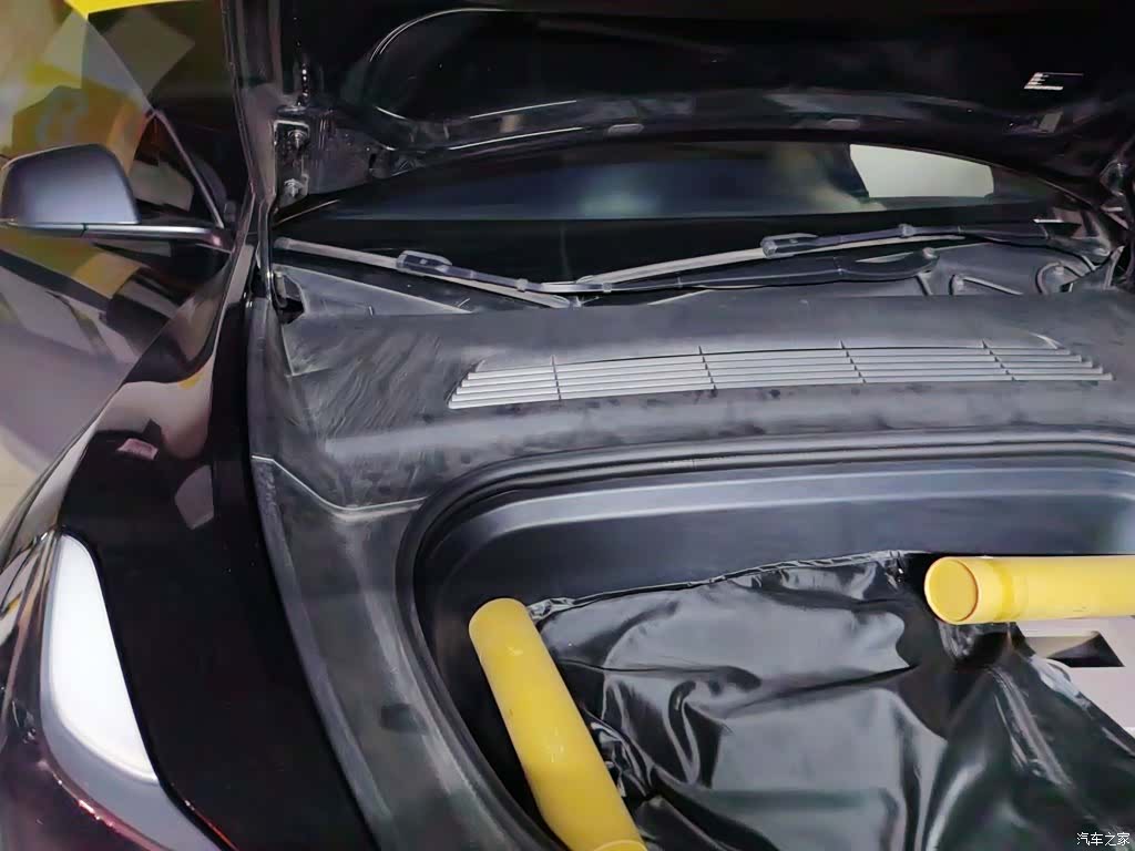 Tesla Model Y, 2024 21