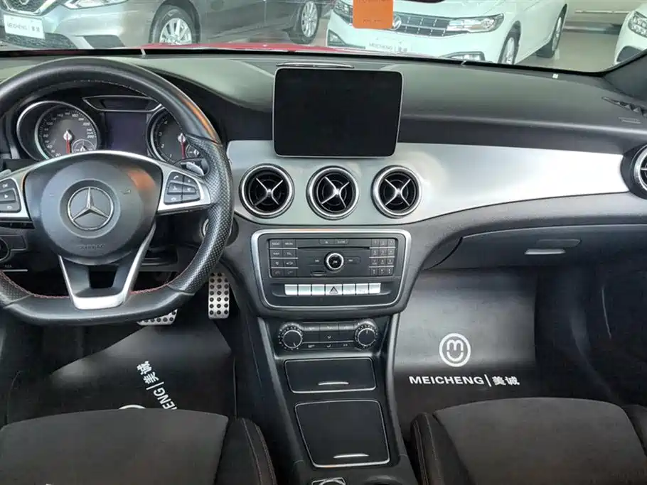 Mercedes-Benz CLA Mercedes-Benz CLA