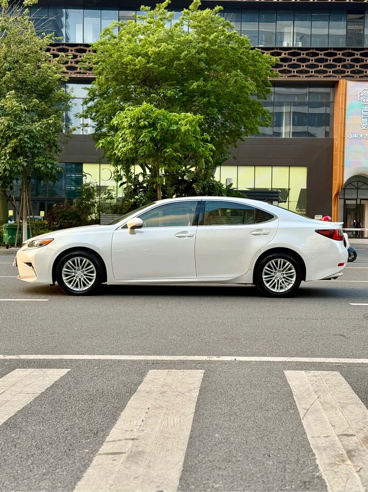 Lexus ES, 2016 7
