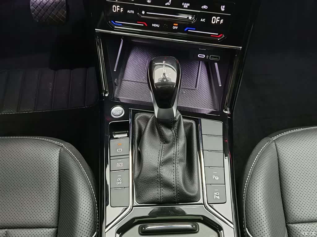 Volkswagen Passat, 2023 13