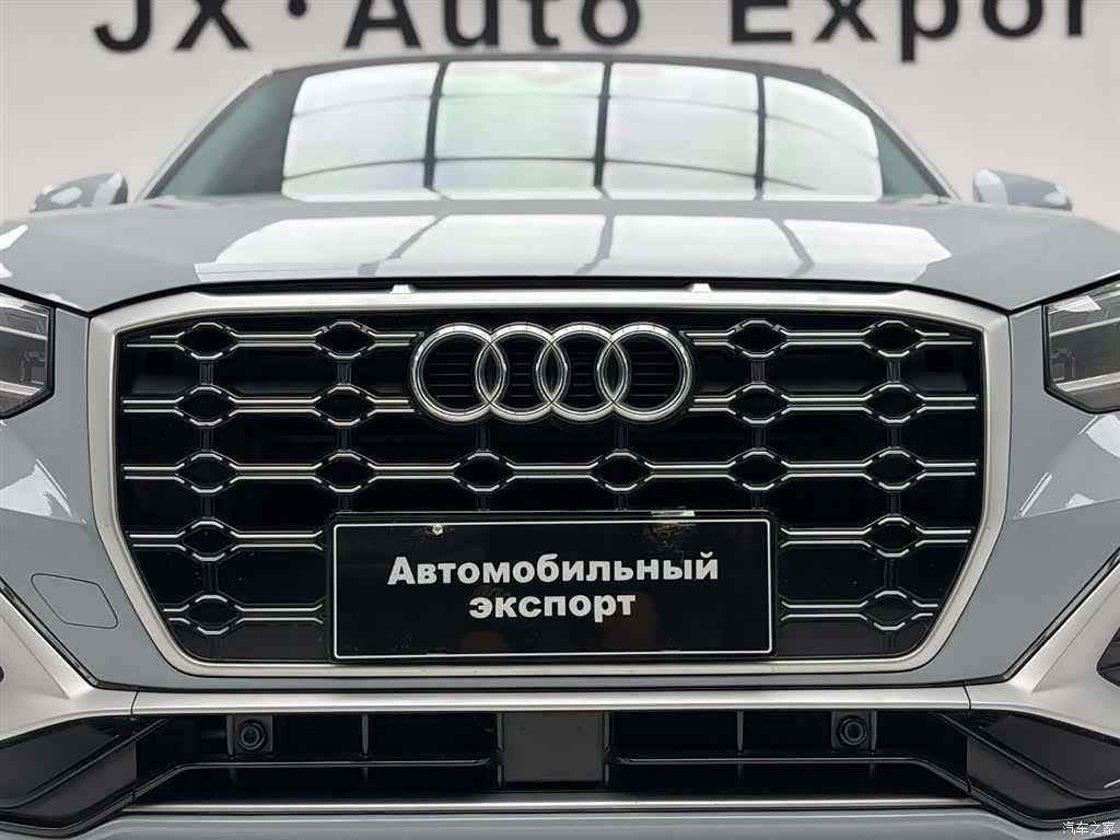 Audi Q2L, 2023 все фото