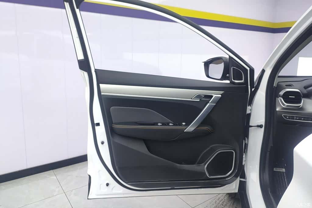 Geely Coolray, 2025 7