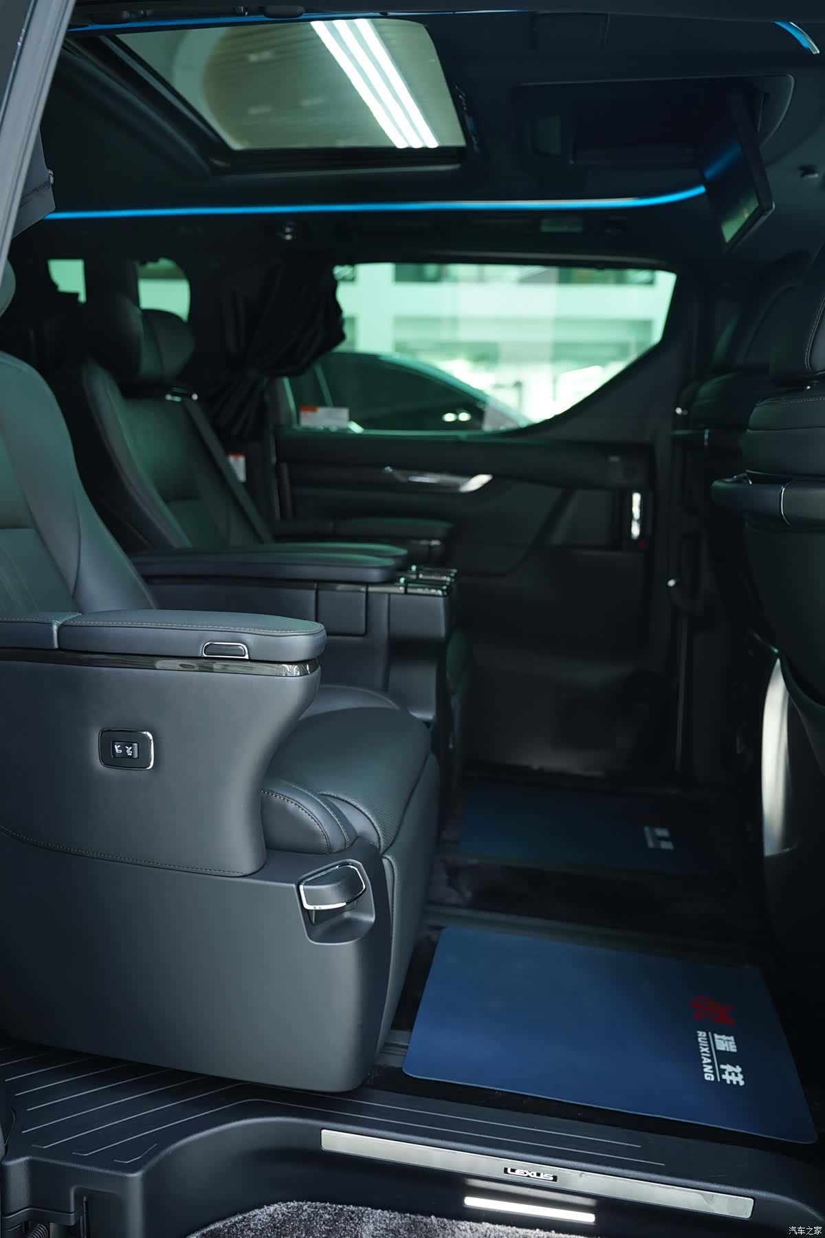 Lexus LM, 2021 17
