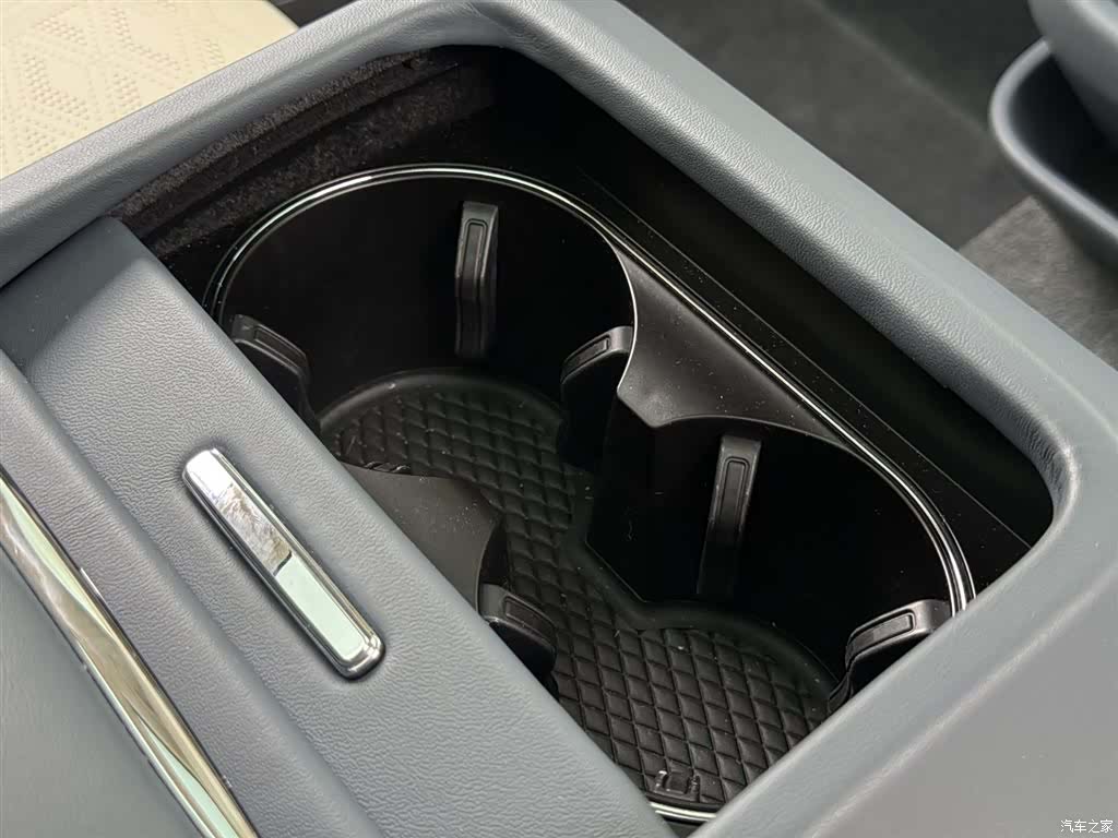Bentley Flying Spur, 2025 35