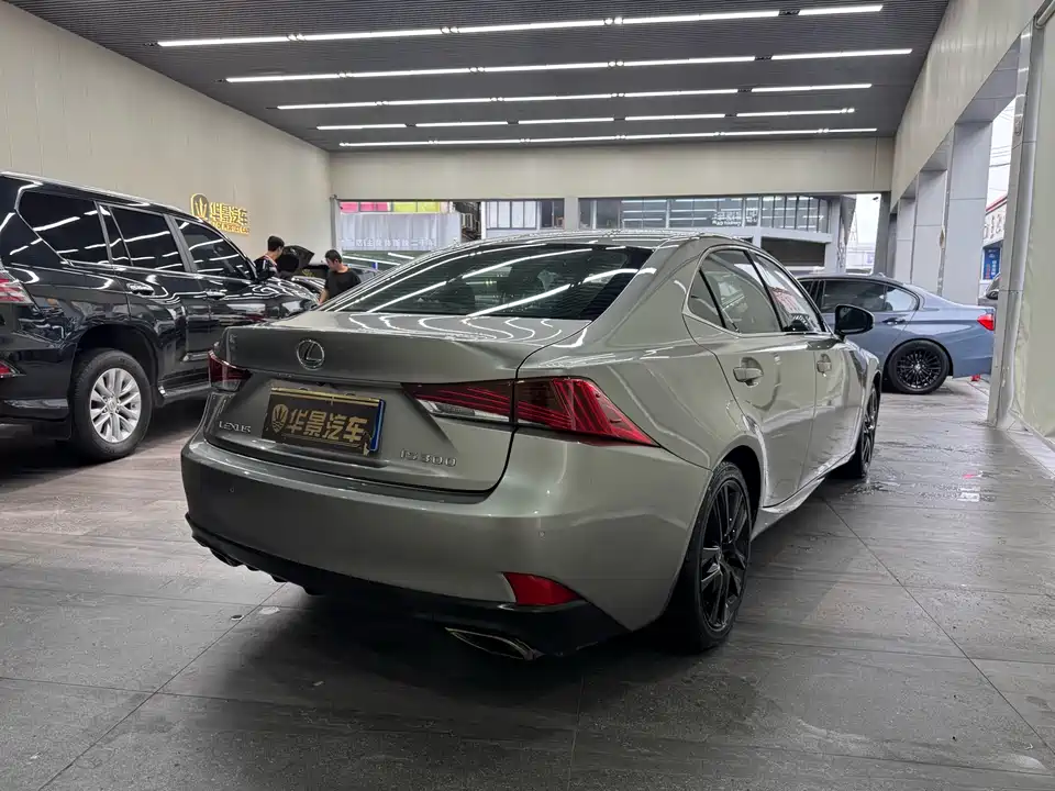 Lexus IS