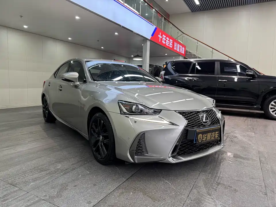 Lexus IS
