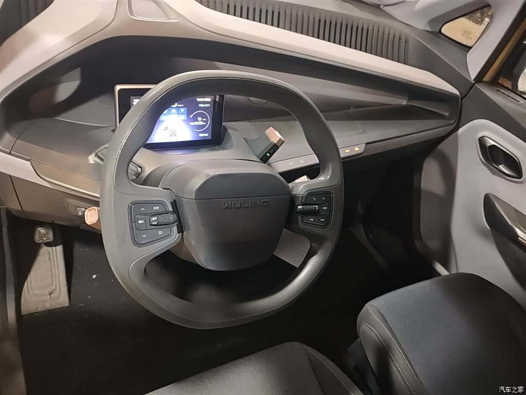 Wuling NanoEV, 2022 11