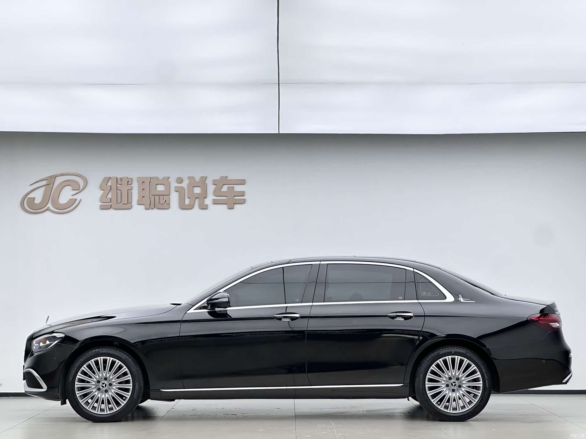 Mercedes-Benz E-Class, 2023 3