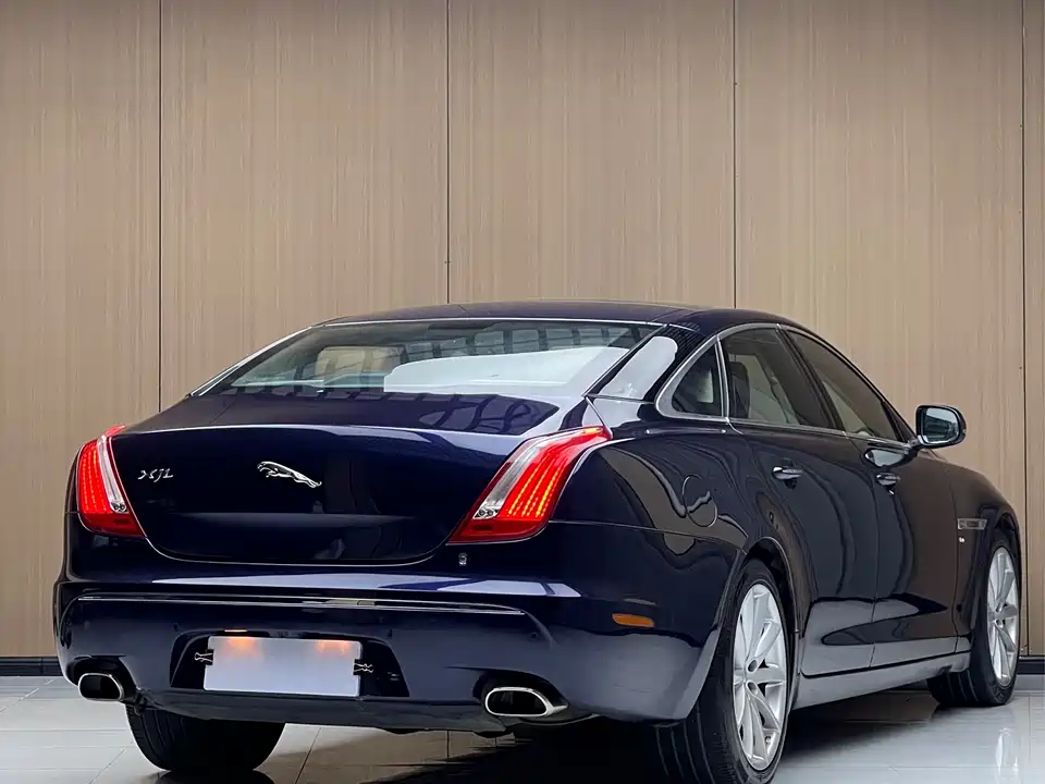 Jaguar XJ