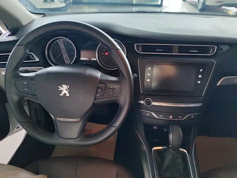Peugeot 408