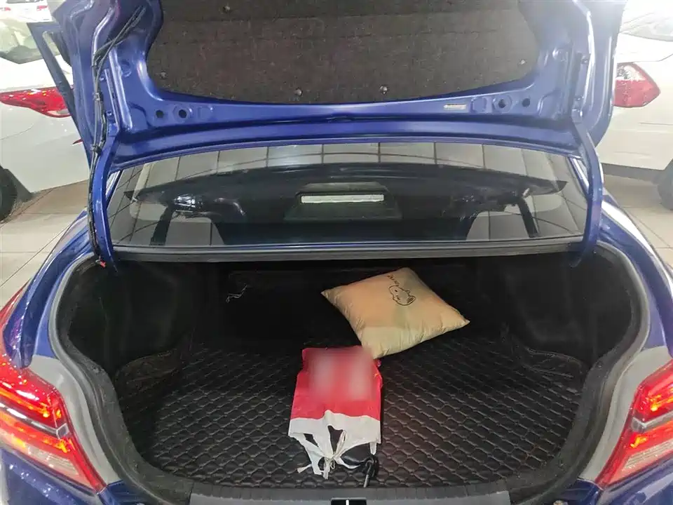 Toyota YARiS L to enjoy