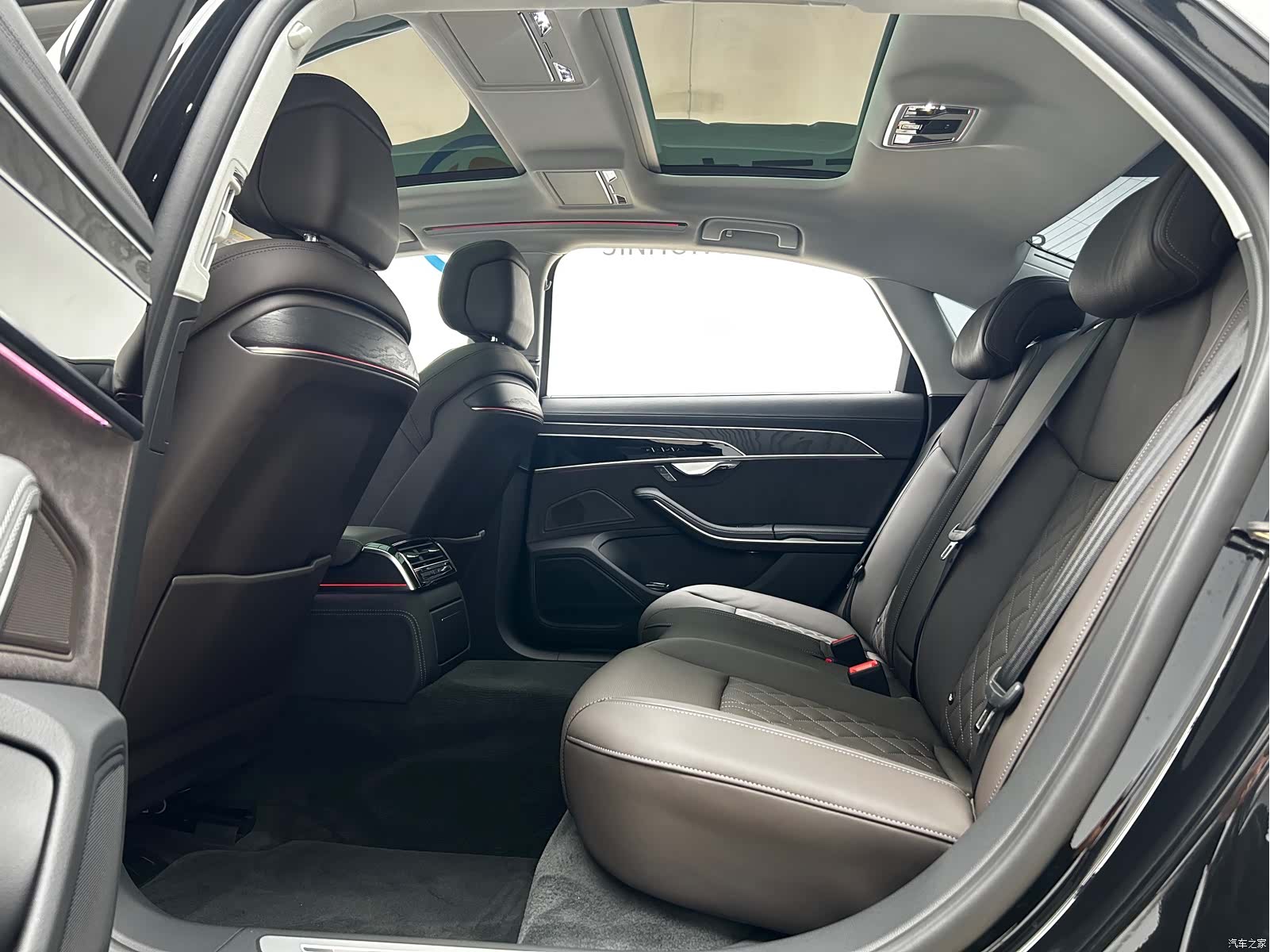 Audi A8L, 2026 15