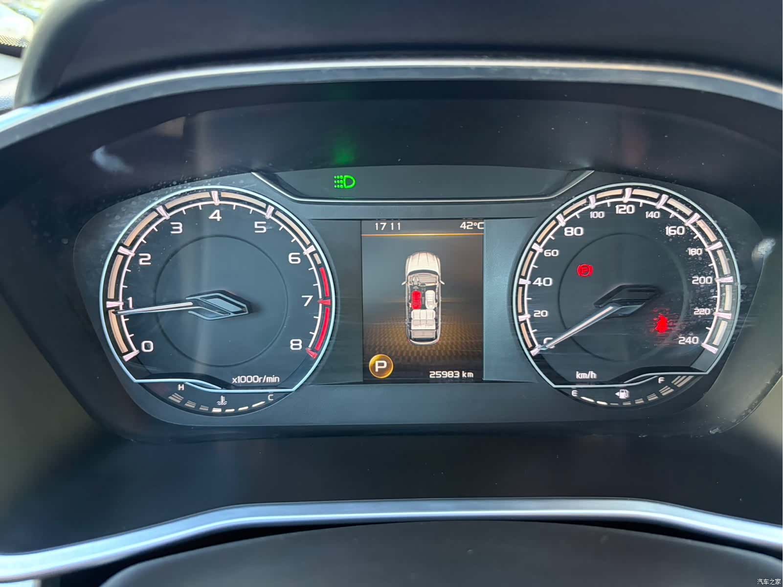 Geely Coolray, 2022 13