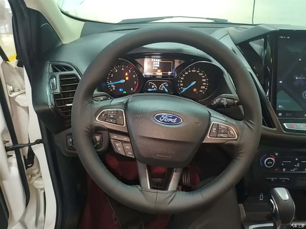 Ford Kuga, 2019 11