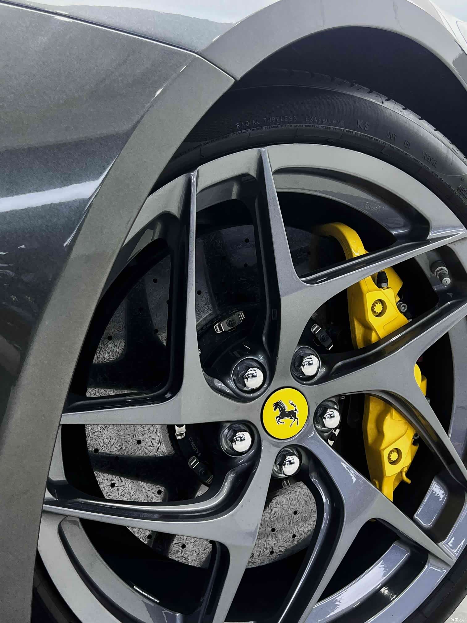 Ferrari 812, 2019 10