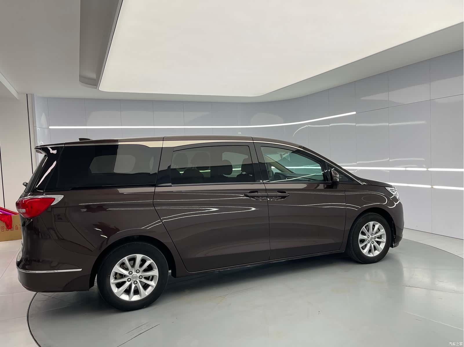 Buick GL8, 2019 8