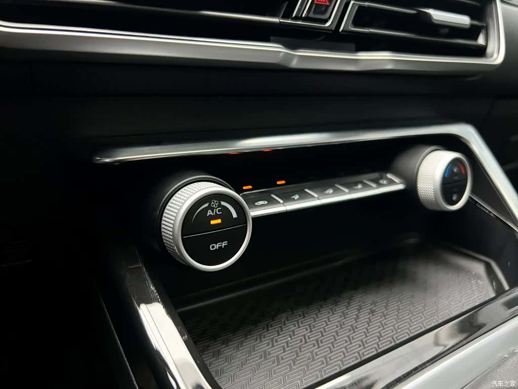 Geely Coolray, 2025 7