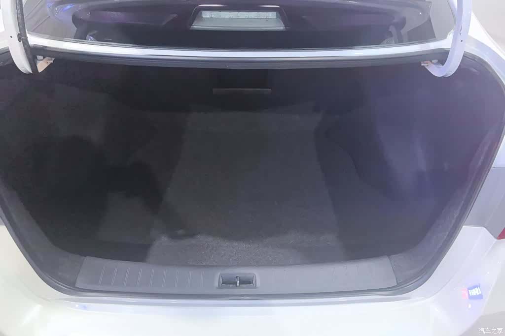 Nissan Sylphy, 2017 4